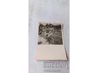 Fotografie Două fete tinere pe dig