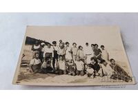 Снимка Момчета и момичета на плажа