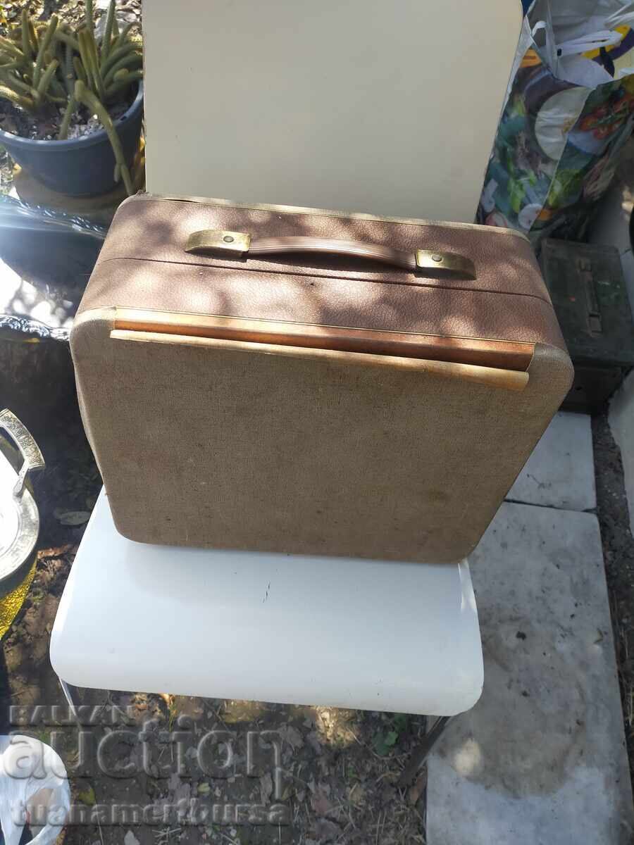 ретро грамофони с цена € 25.00 | 48.90 лв.