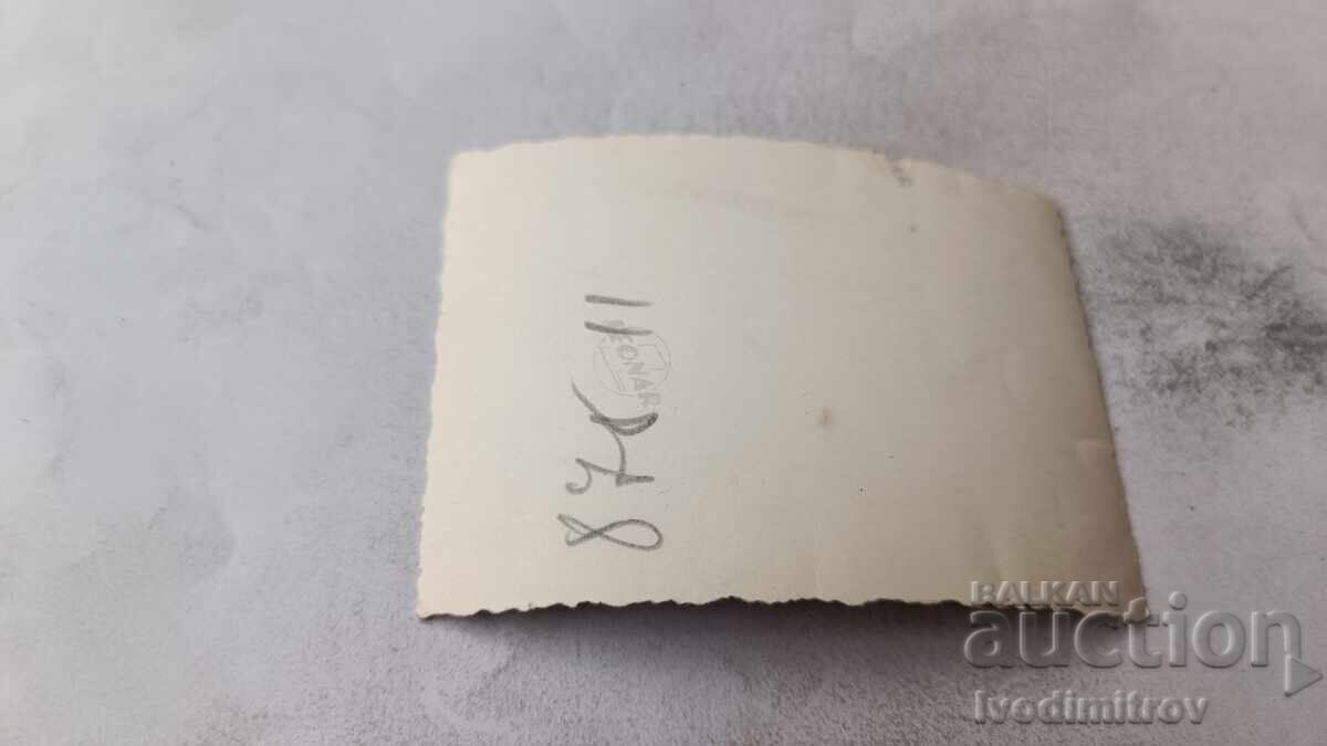 Снимка София Мъж жена момче и момиче на разходка с цена € 1.17 | 2.29 лв.