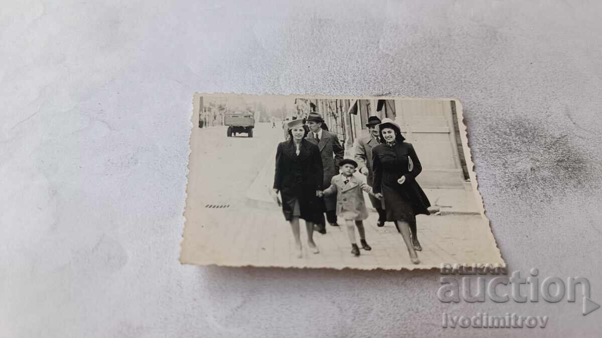 Photo Sofia Two women and a little boy on a walk