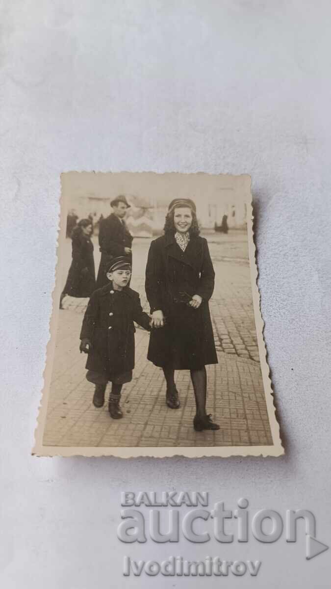 Photo Sofia Young girl and boy on a walk