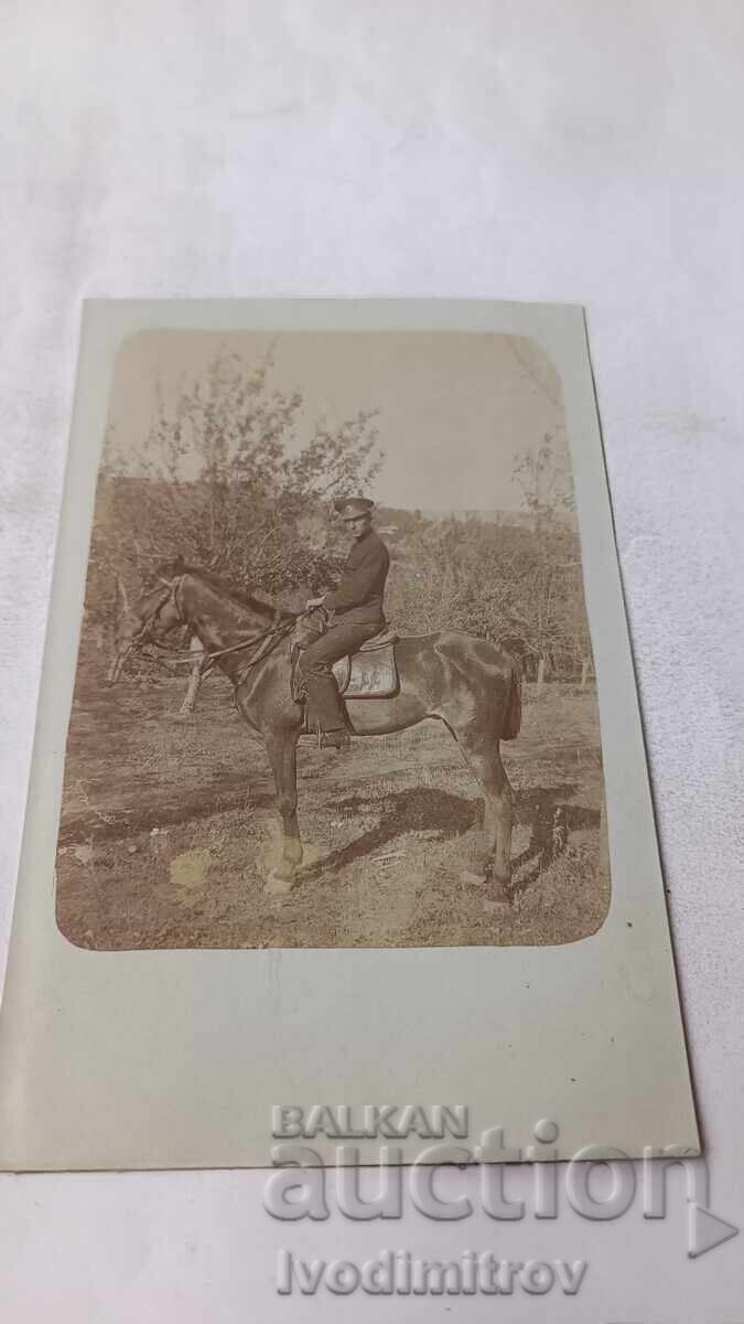 Φωτογραφία Αξιωματικός σε μαύρο άλογο Π.Σ.Β Φωτογραφία Αξιωματικός σε μαύρο άλογο Π.Σ.Β