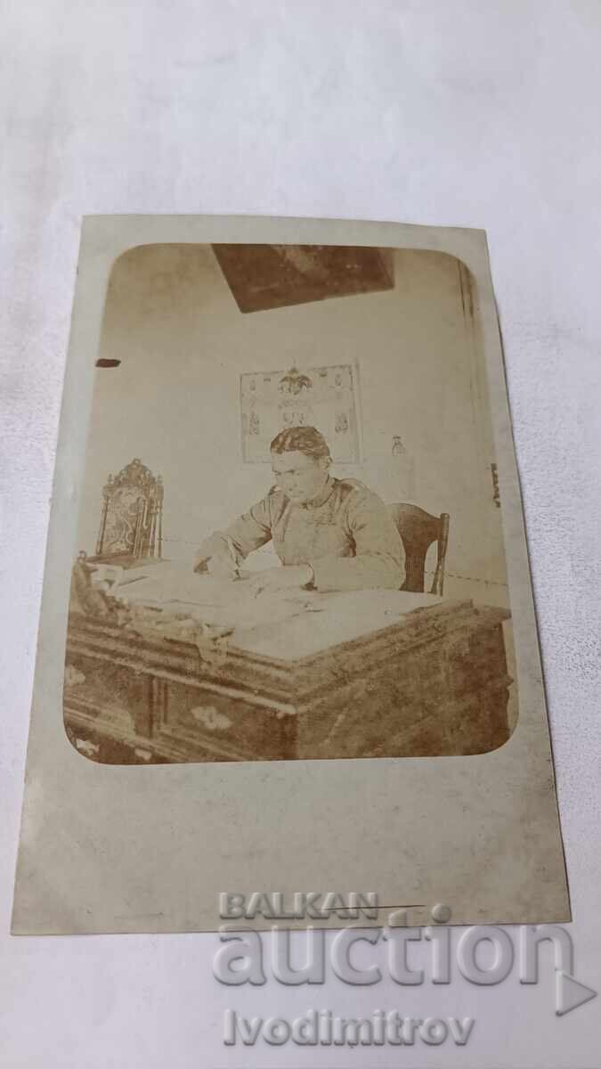 Fotografie Ofițer în birou pe frontul Primului Război Mondial