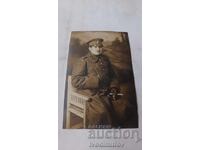 Φωτογραφία Στρατιώτης με τσιγάρο στο χέρι