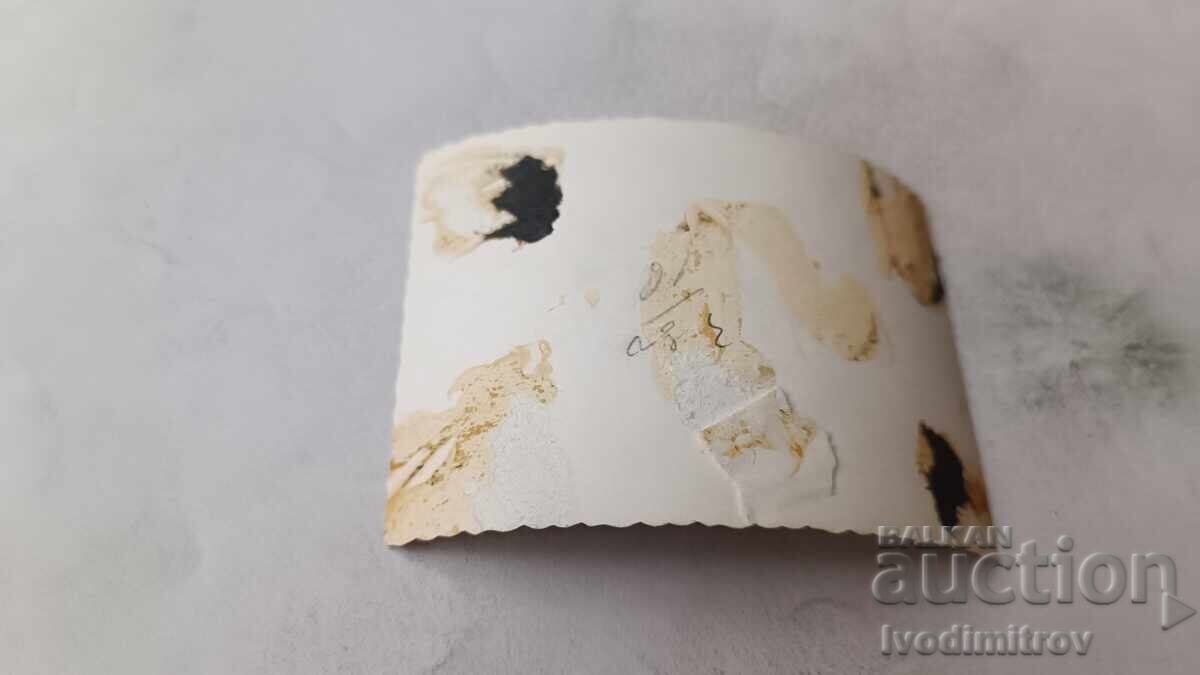 Poză Trei fete tinere în fața unui cort în munți cu preț € 0.74 | 1.45 BGN