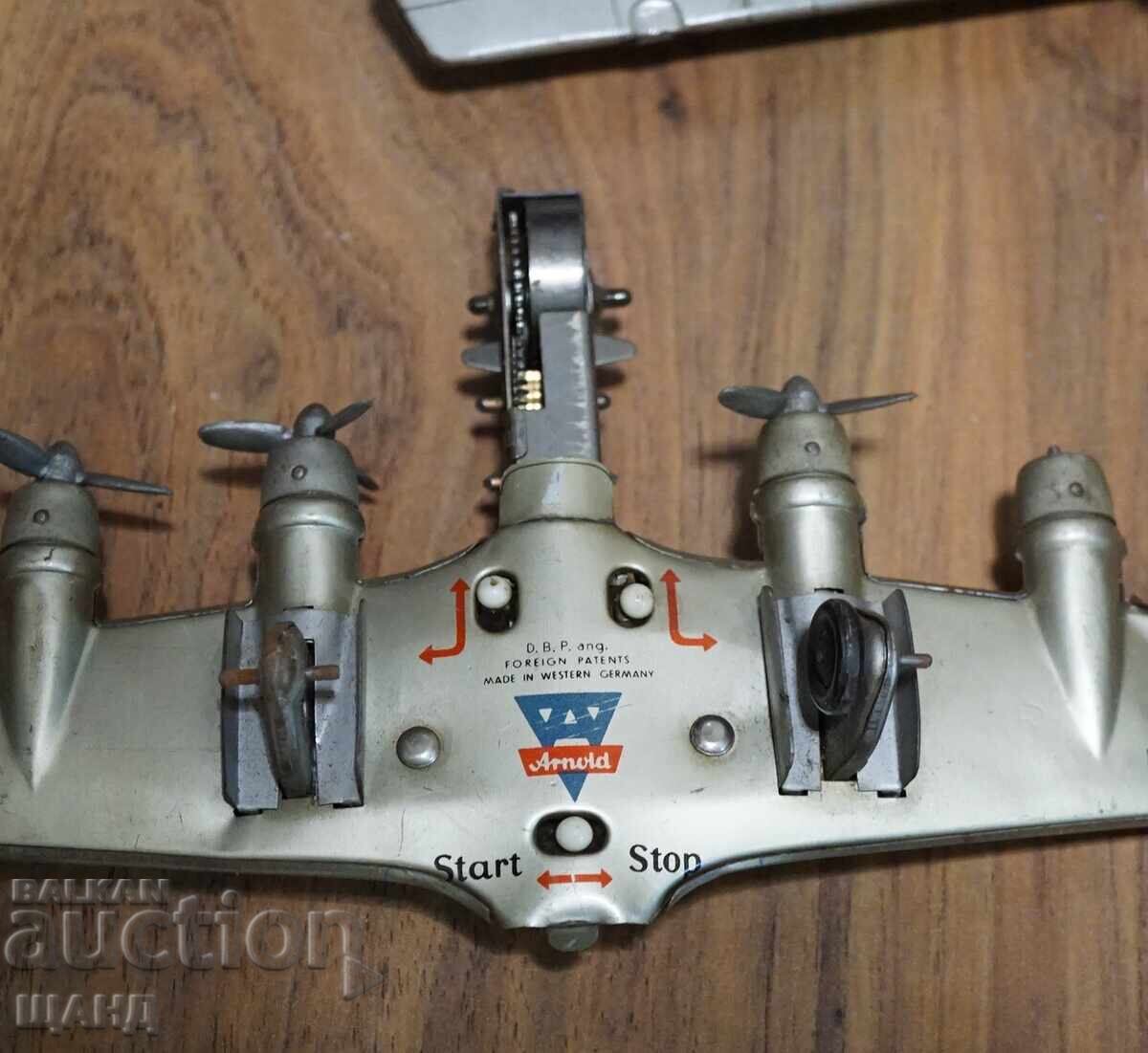 LOT DE JUCĂRII VECHI DIN METAL PENTRU PIESE AVION, ARIPI - 6 LOT DE JUCĂRII VECHI DIN METAL PENTRU PIESE AVION, ARIPI - 6
