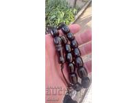 Стара броеница,тъмно червен кехлибар, череша