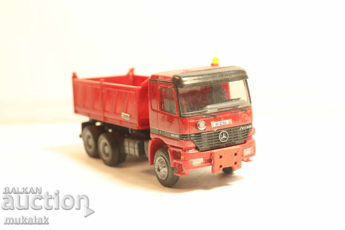 HERPA H0 1/87 MERCEDES ACTROS MODEL DUMP TRUCK - 6