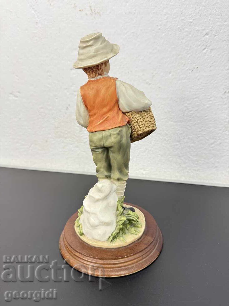 Porcelain figurine by Leonardo. No. 8026 - 6