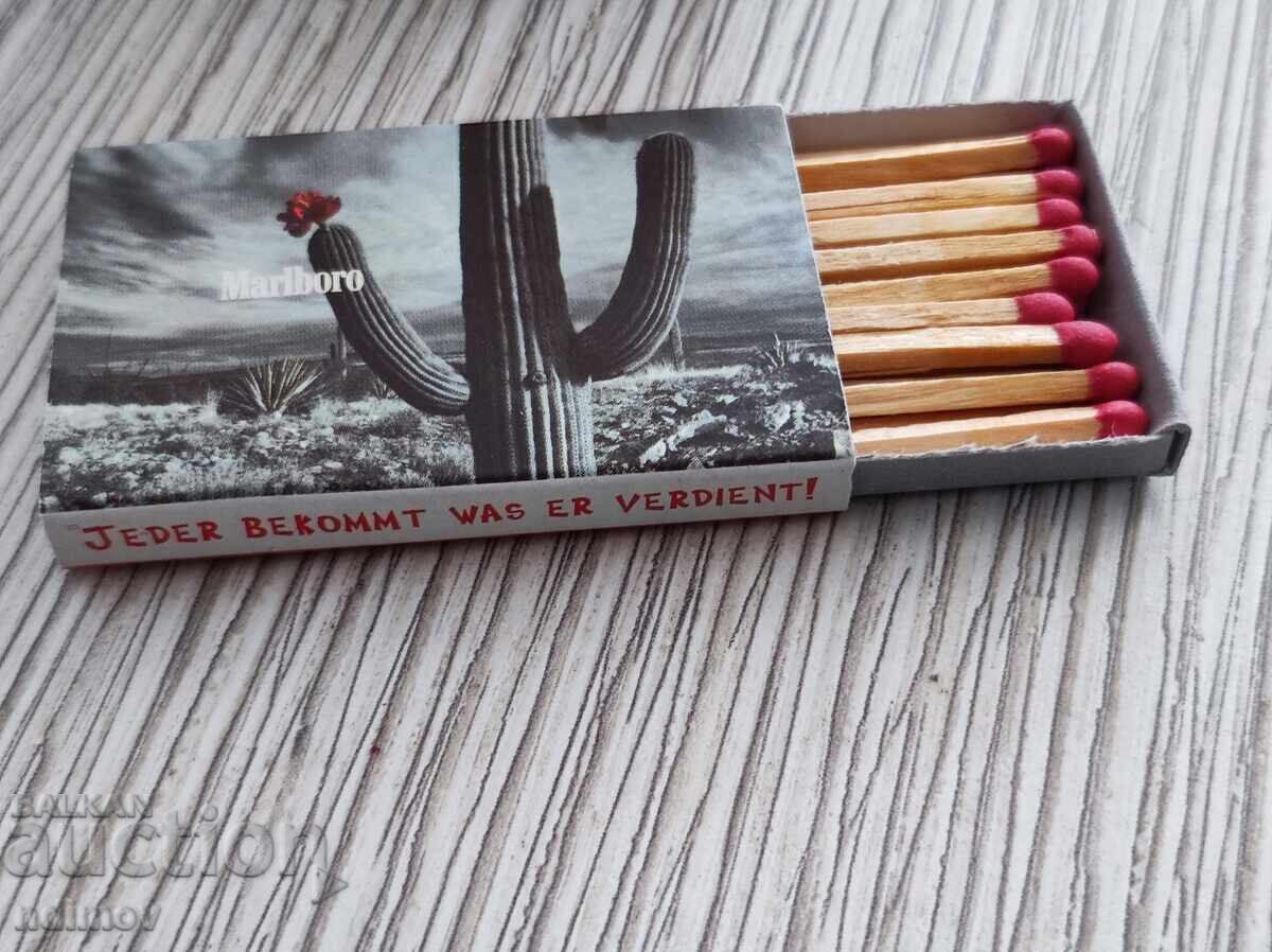 10 chibrituri Marlboro