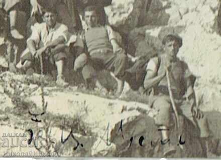 POZĂ VECHE GABROVO TINERI ÎN EXCURSIE J470 cu preț € 4.00 | 7.82 BGN