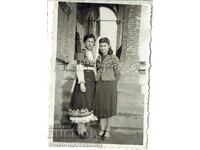 1940 SMALL OLD PHOTO SVILENGRAD GIRLS IN FRONT OF THE CHURCH J47
