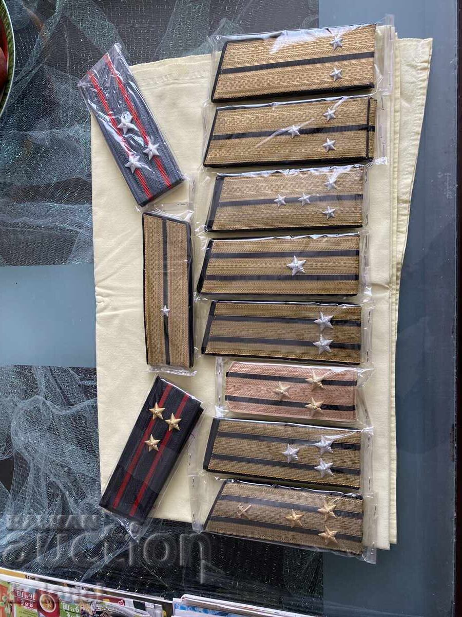Парадни е ежедневни пагони на офицерския състав на военномор