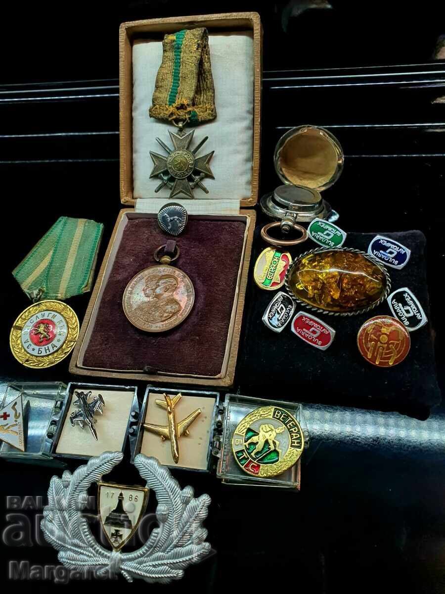 Insigne medalii cocarde și altele cu preț € 349.99 | 684.52 BGN