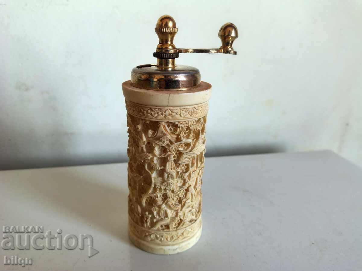 Frumos Râșniță Sculptată Pentru Sare Și Piper