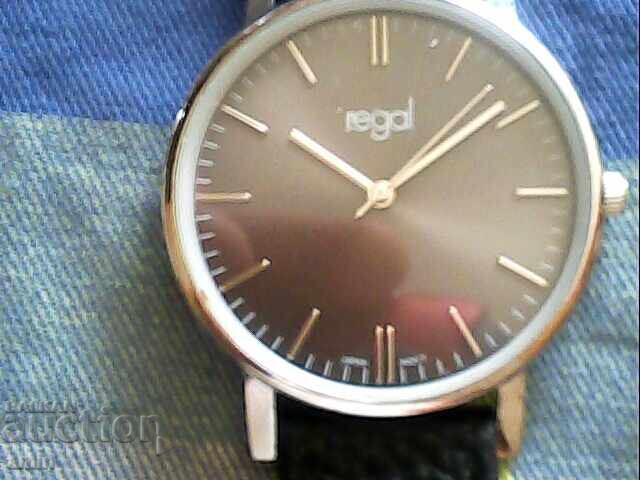 Livrarea Ceas frumos, funcționează perfect