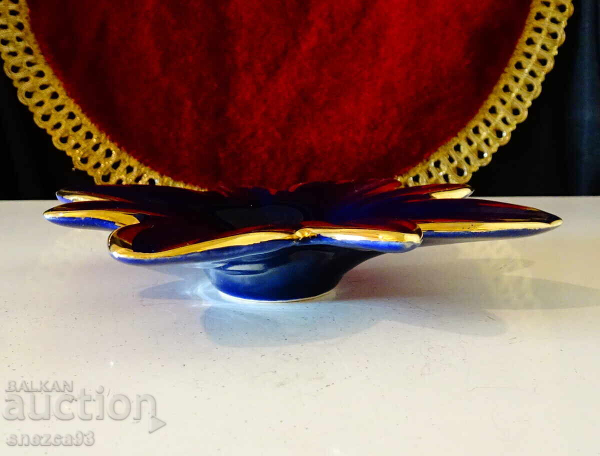 Portselanov sveshtnik, pepelnik tsvete, zlato, kobalt με τιμή € 7.99 | 15.63 BGN Portselanov sveshtnik, pepelnik tsvete, zlato, kobalt με τιμή € 7.99 | 15.63 BGN