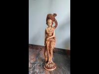 Статуетка от остров Бали на танцьорка в традиционни одежди.