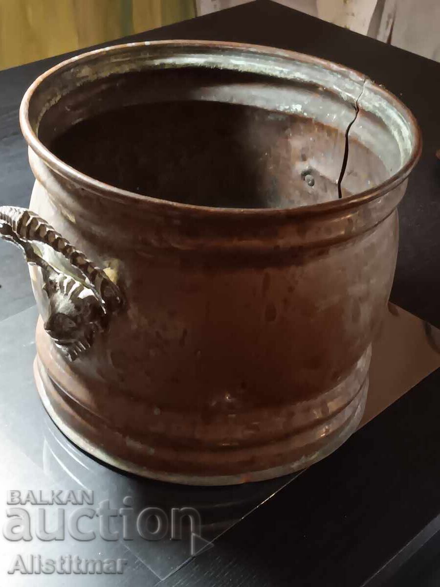 Съд кашпа в кръгла форма с цена € 20.00 | 39.12 лв. Съд кашпа в кръгла форма с цена € 20.00 | 39.12 лв.