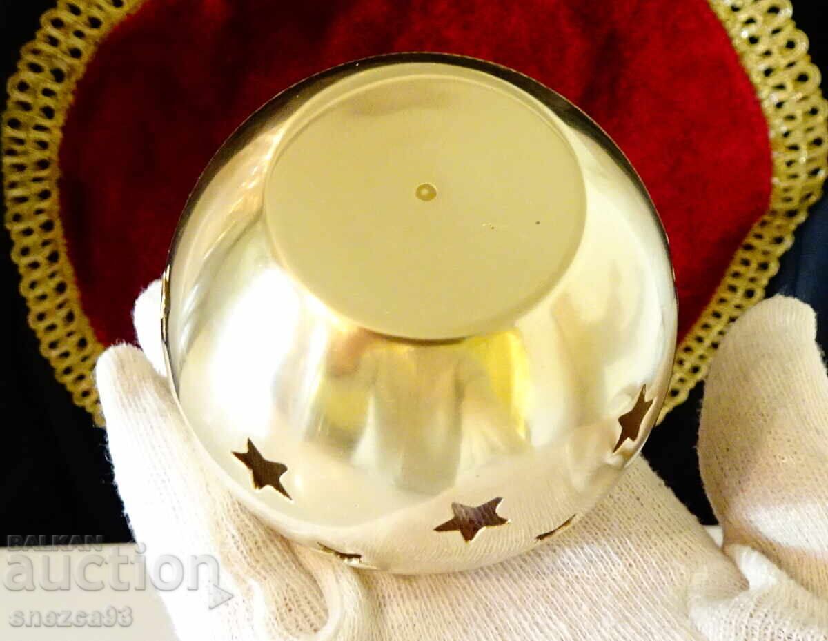 Δημοπρασία Bronzov sveshtnik s azhurni zvezdi Δημοπρασία Bronzov sveshtnik s azhurni zvezdi