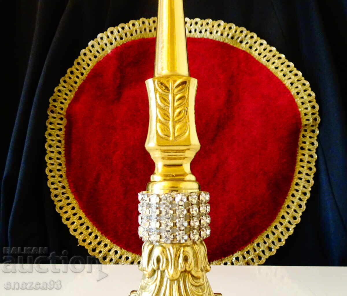 Licitație Sveshtnik ot pozlaten bronz, barok, kristali Licitație Sveshtnik ot pozlaten bronz, barok, kristali