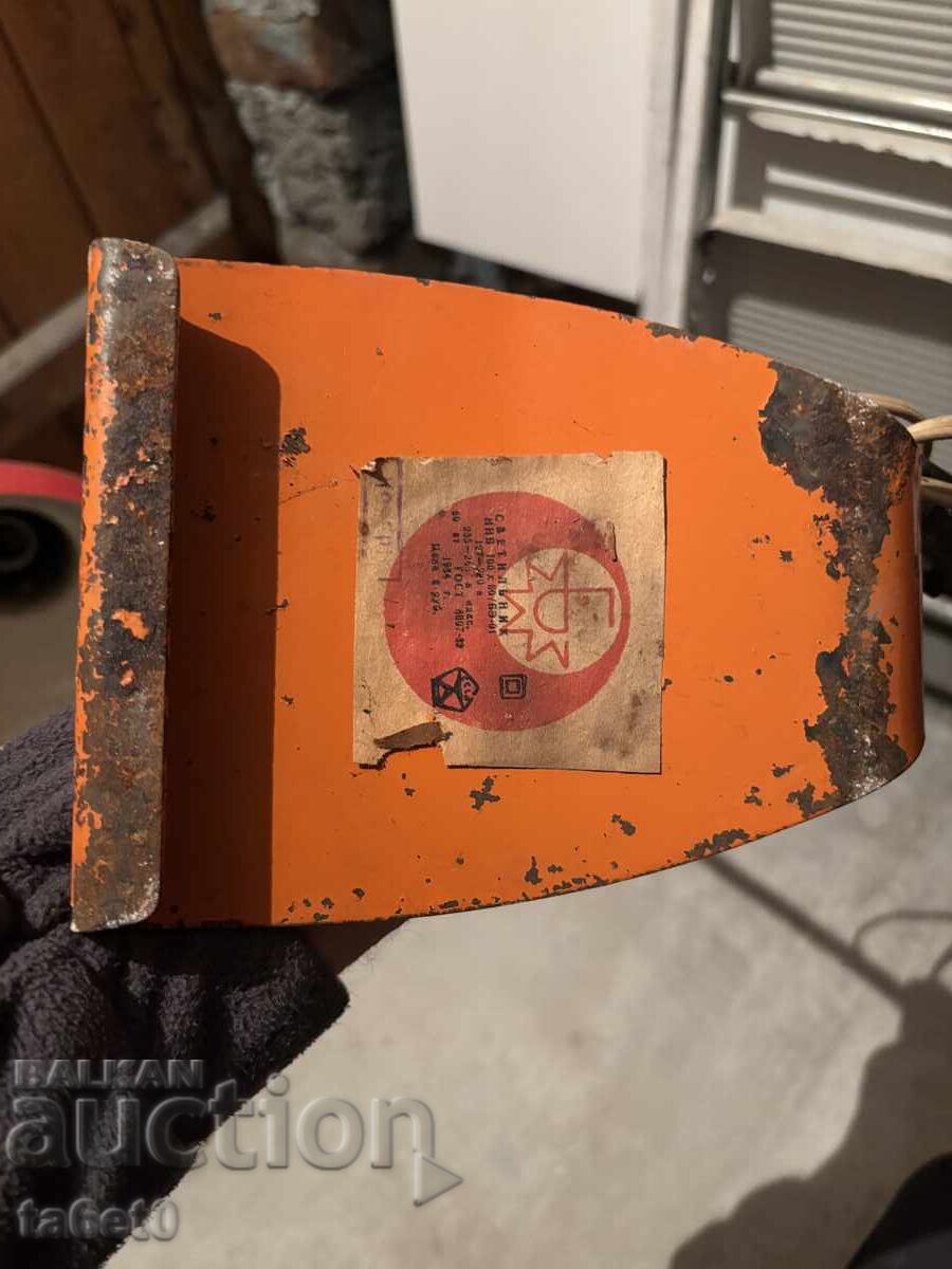 Παράδοση Παλιά επιτραπέζια φωτιστικά - βιομηχανικά