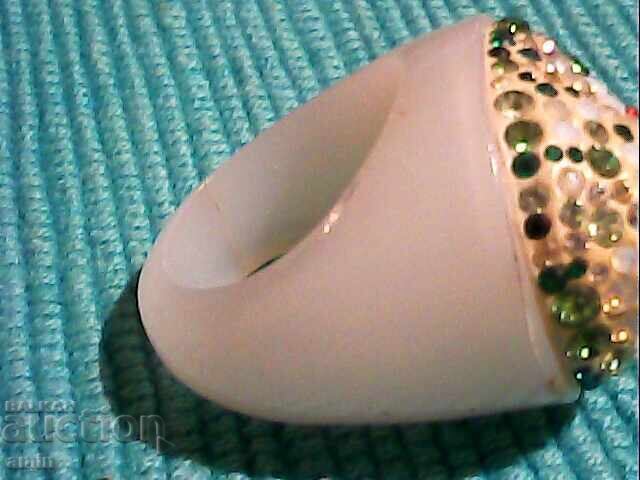 Frumos inel de damă din piatră cu preț € 3.00 | 5.87 BGN