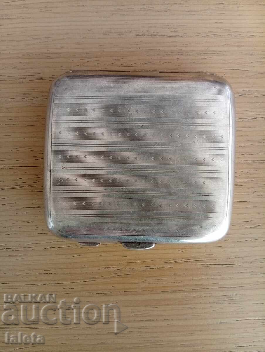 Ασημένια γυναικεία θήκη τσιγάρων με τιμή € 199.00 | 389.21 BGN