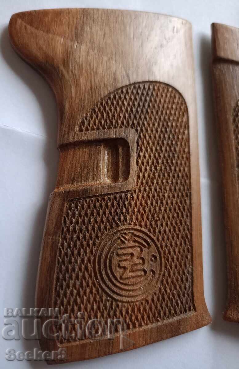 Licitație Mânere din lemn pentru pistol CZ 52