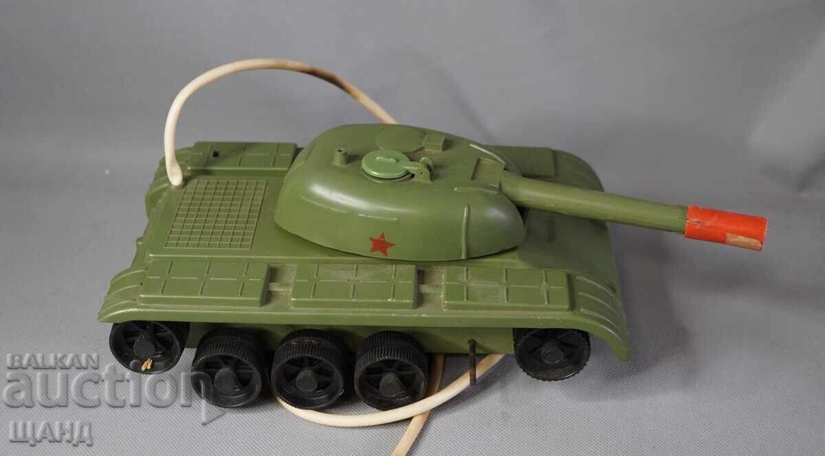 Παράδοση Stara ruska plastmasova igrachka model tank