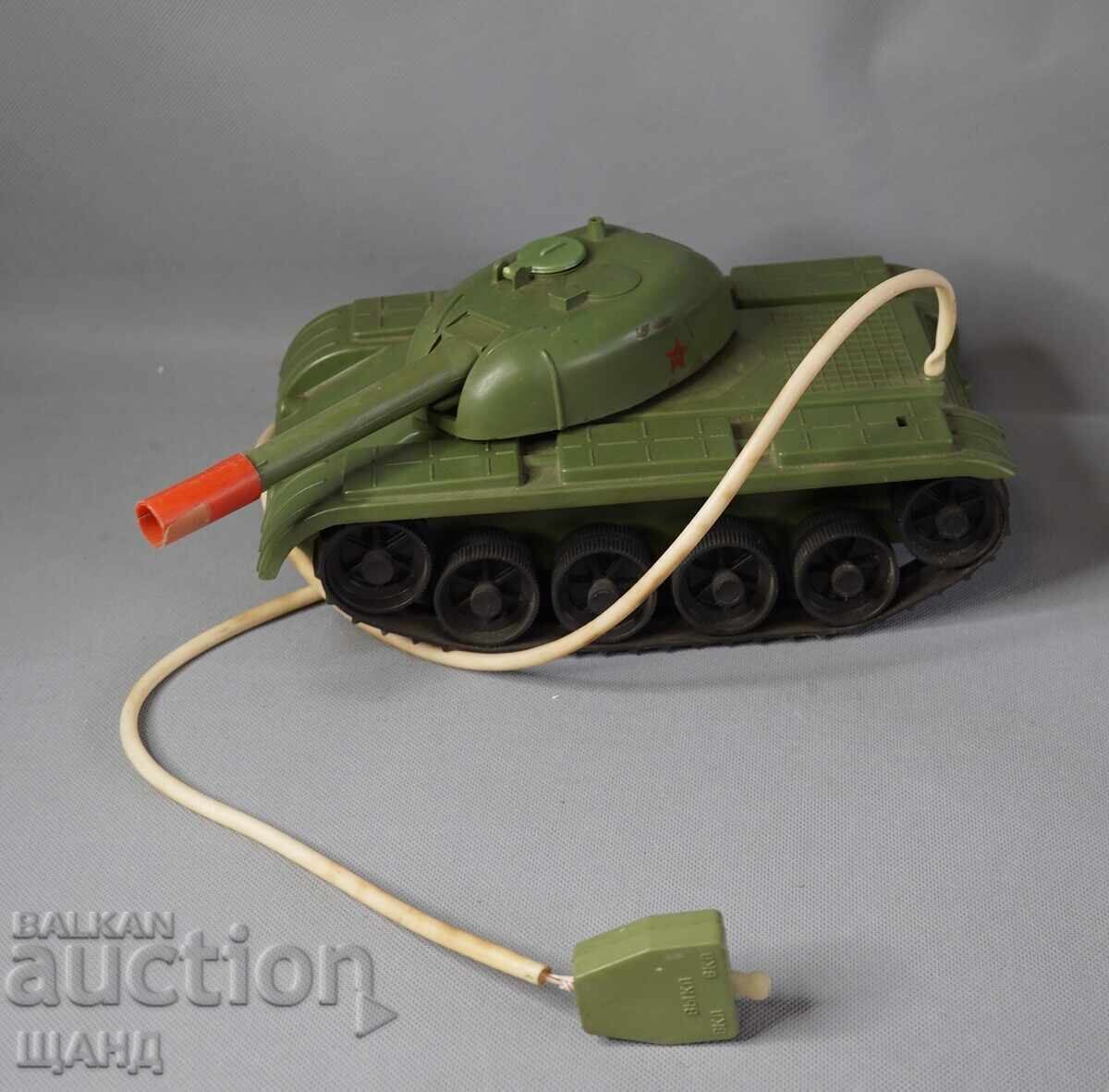 Stara ruska plastmasova igrachka model tank
