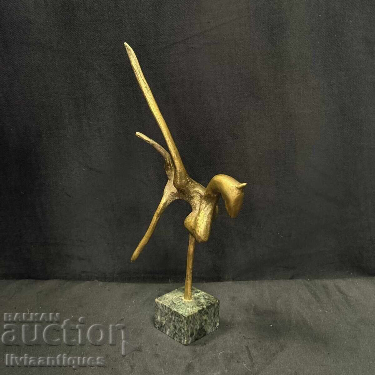 Κομψό αφηρημένο γλυπτό, κατασκευασμένο από επιχρυσωμένο μπρούντζο Κομψό αφηρημένο γλυπτό, κατασκευασμένο από επιχρυσωμένο μπρούντζο