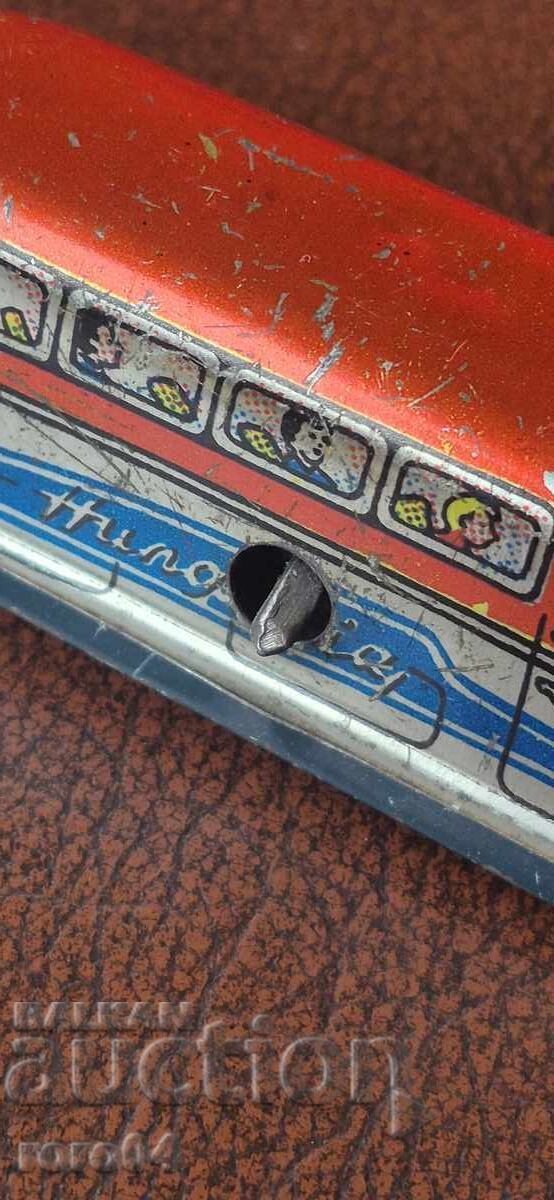 MAȘINĂ VECHE DIN TINICHELI MECANICĂ cu preț € 9.99 | 19.54 BGN