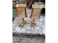 Παλιά επιτραπέζια φωτιστικά σε λειτουργία