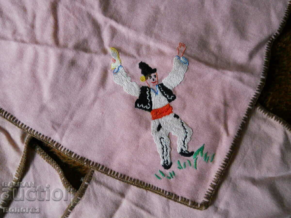 Доставка на Стари ръчно бродирани салфетки - 6 бр