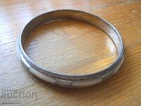 Стара метална гривна с орнаменти от ахат