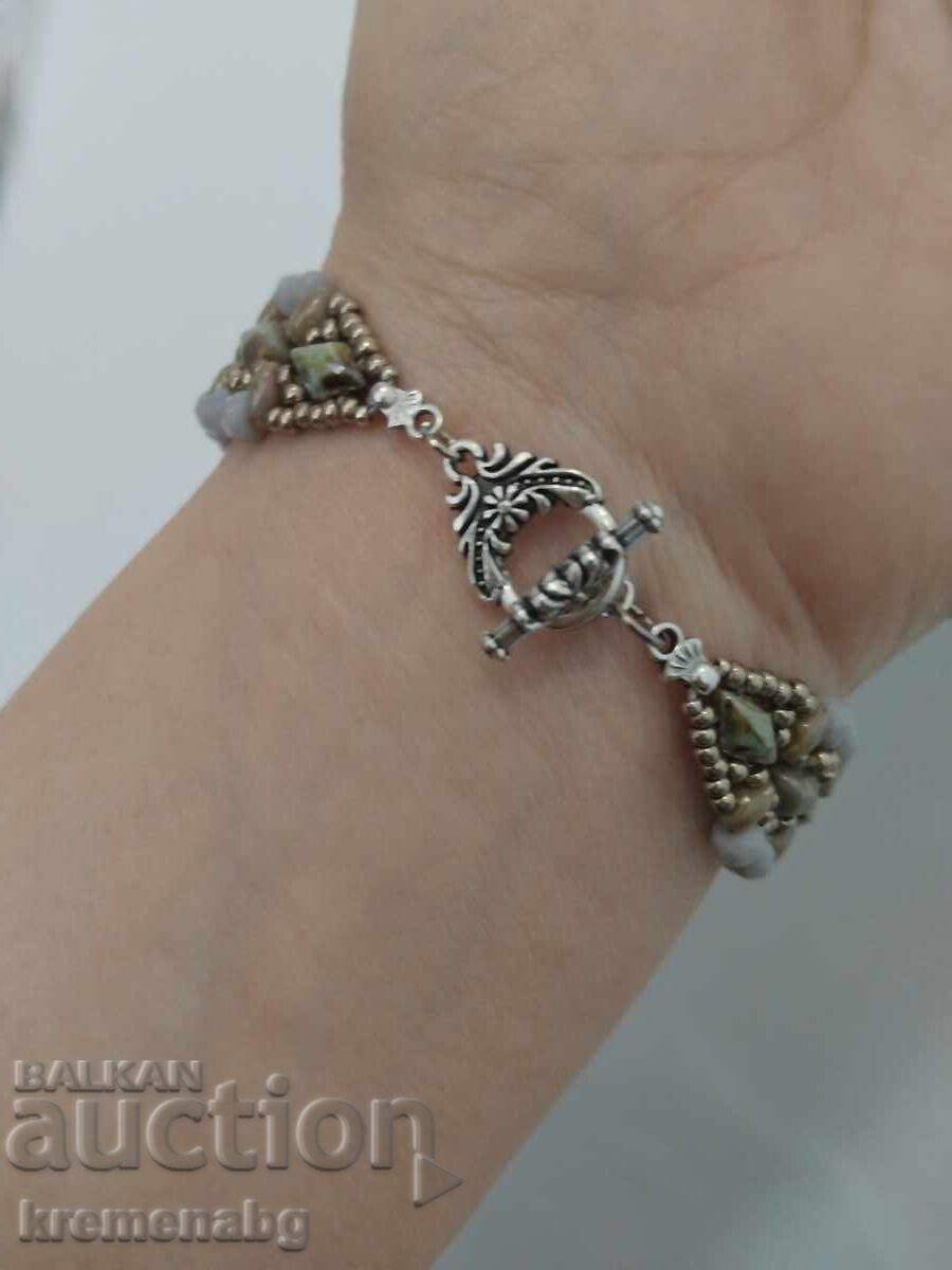 Bratara lucrata manual cu preț € 22.00 | 43.03 BGN