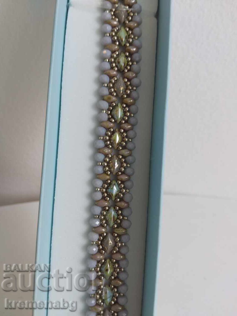 Livrarea Bratara lucrata manual