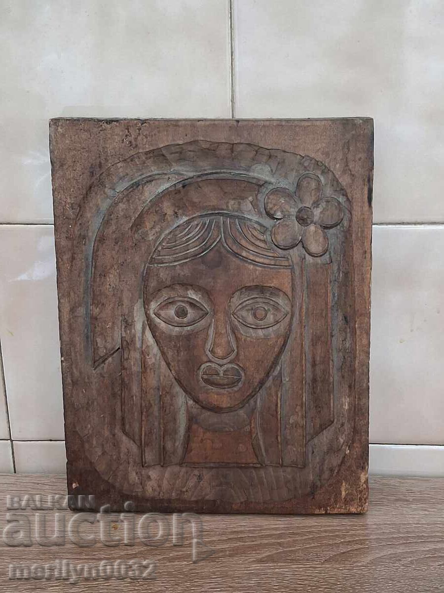 Panou vechi din lemn, mască din lemn, sculptură în lemn