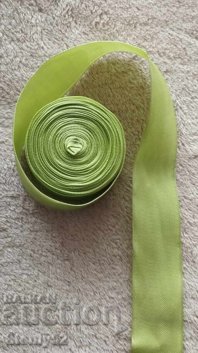 С цвят резида ширит,панделка 8.40 м/шир.27 мм. С цвят резида ширит,панделка 8.40 м/шир.27 мм.