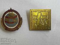 Două insigne "Excelent" - una rară cu șurub