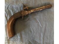 Капсулен пистолет, пищов