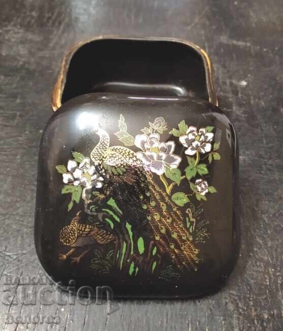 Auction Porcelain jewelry box Auction Porcelain jewelry box