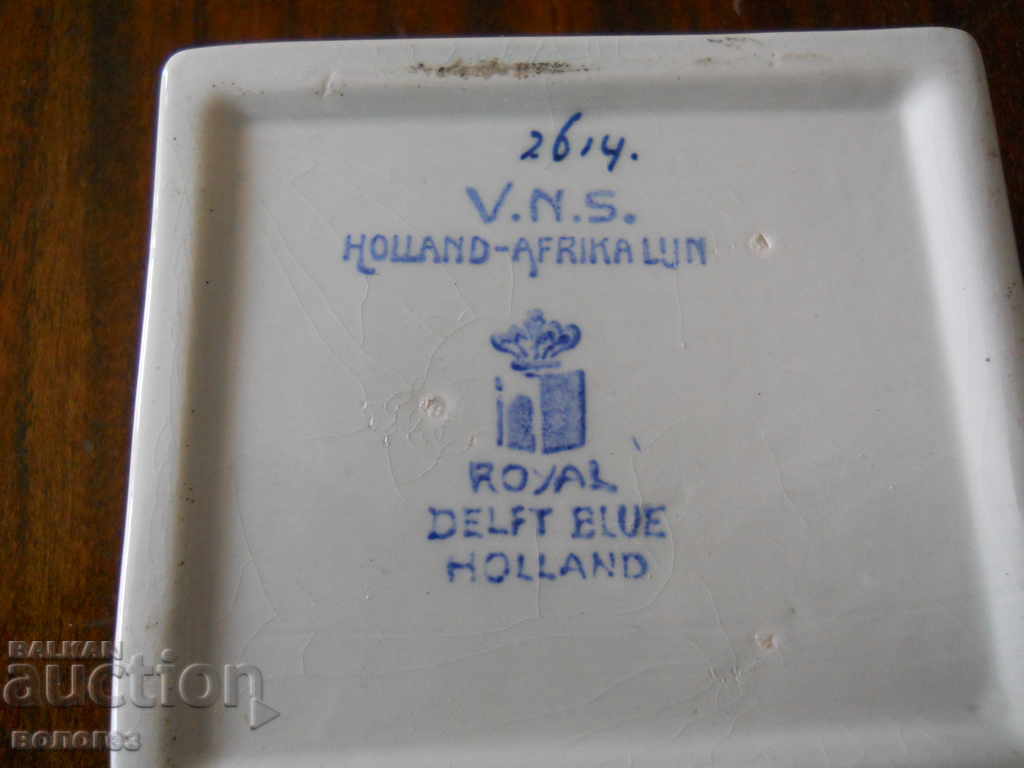 Доставка на Старинна порцеланова кутия за бижута "Royal Delft" Холандия