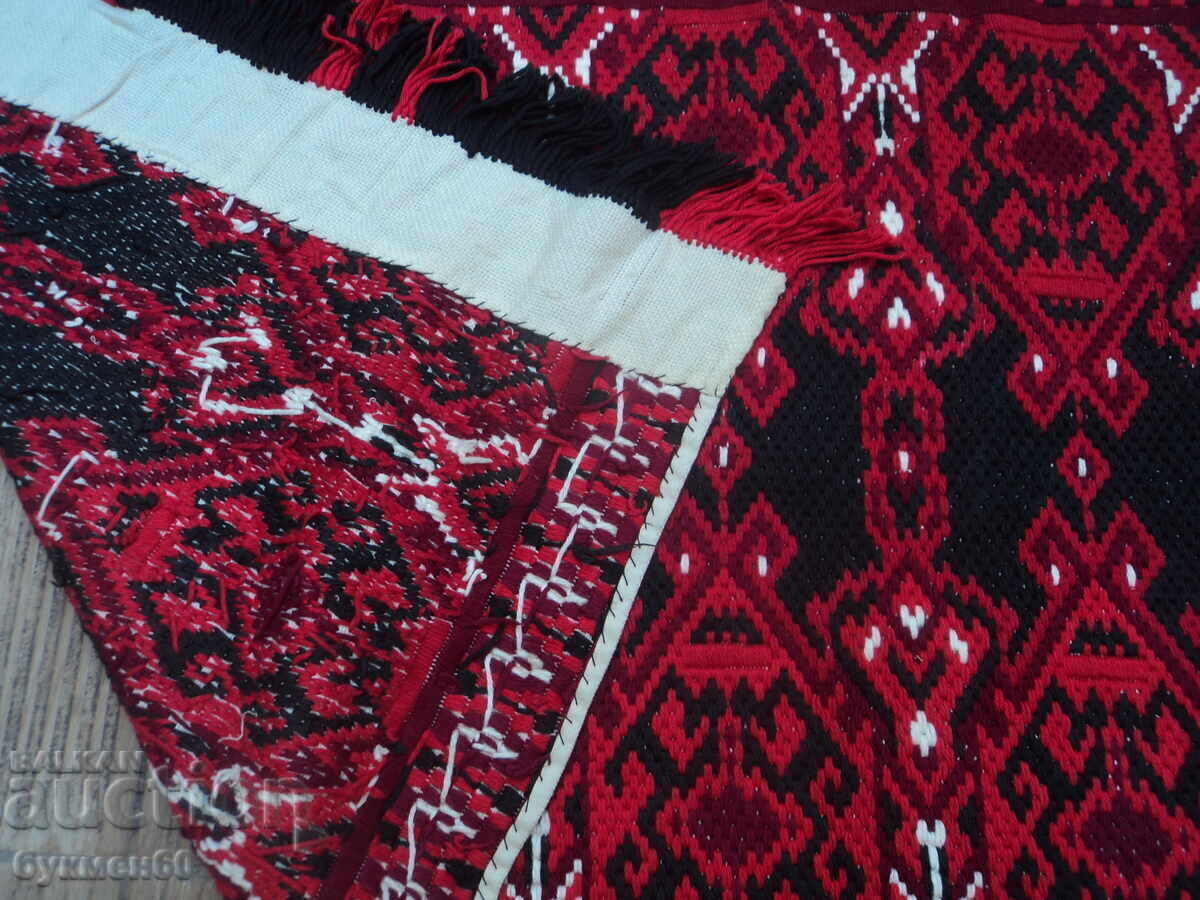 Auction  Wool rug