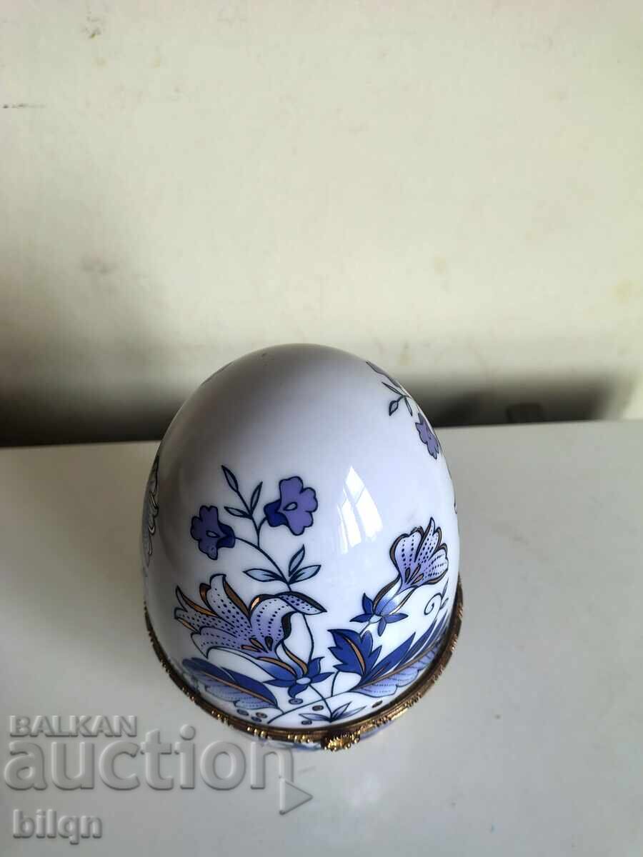Cutie de bijuterii din porțelan, superbă, în formă de ou cu preț € 24.98 | 48.86 BGN