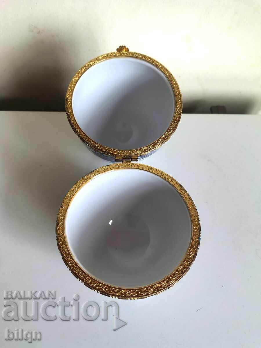 Livrarea Cutie de bijuterii din porțelan, superbă, în formă de ou