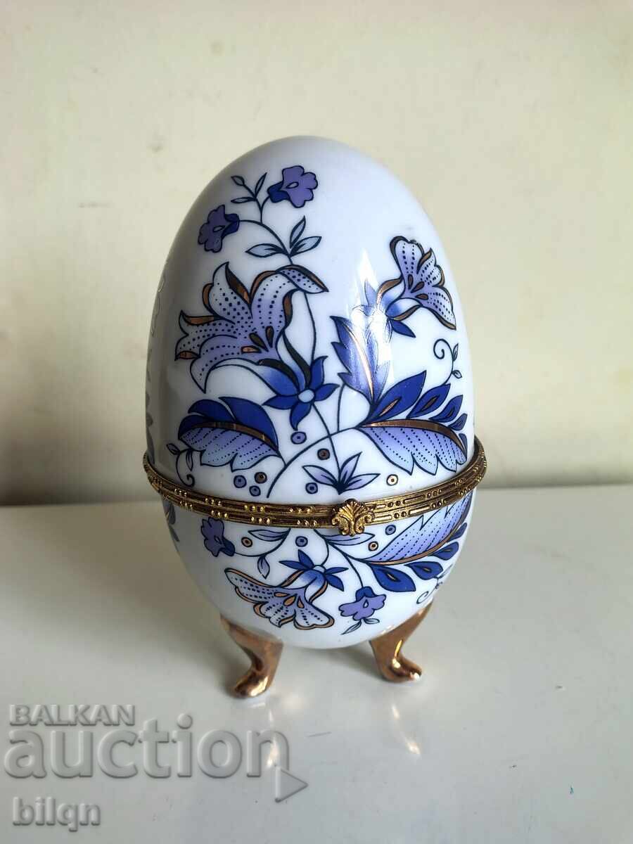 Cutie de bijuterii din porțelan, superbă, în formă de ou