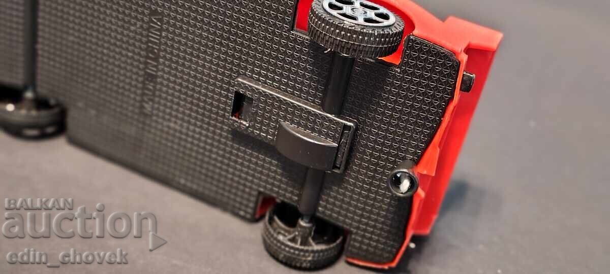 Παράδοση Πλαστικό αυτοκινητάκι σπορ με μηχανισμό οπισθοδρόμησης με σχοινί